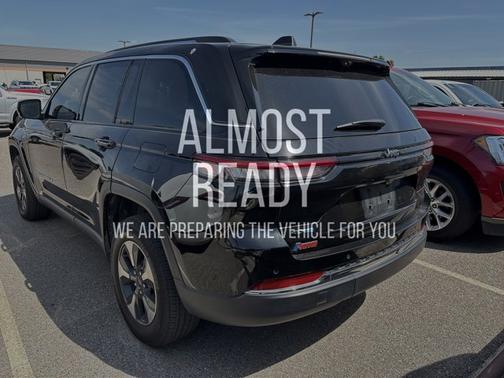 2022 Jeep Grand Cherokee BASE