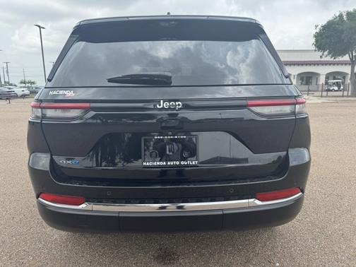 2022 Jeep Grand Cherokee BASE