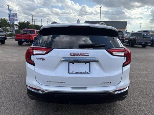 2024 GMC Terrain AT4