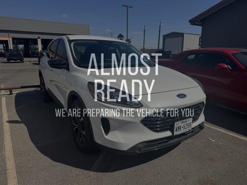 STAR WHITE METALLIC TRI-COA 2022 Ford Escape SE