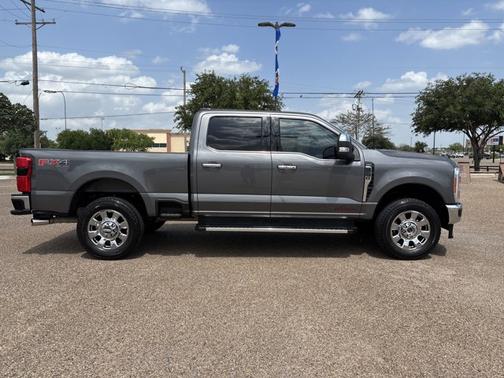 2023 Ford F-250 LARIAT