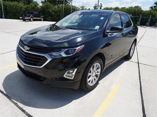 Photo 3 of 27 of 2020 Chevrolet Equinox 1LT