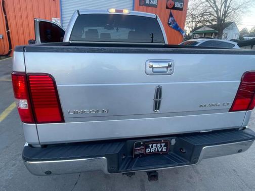 2006 Lincoln Mark LT Pickup 4D 5 1/2 ft