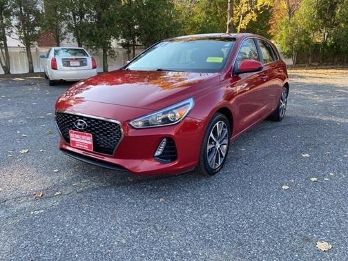 Photo 3 of 28 of 2018 Hyundai Elantra GT Base