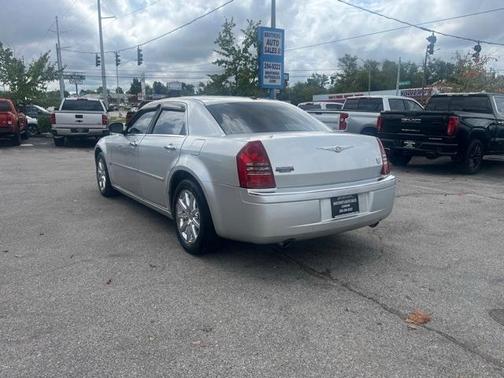 2007 Chrysler 300C Base