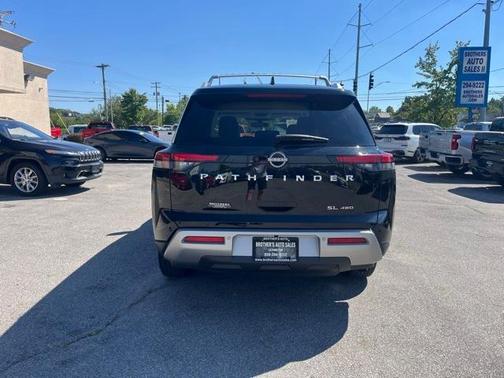 2023 Nissan Pathfinder SL