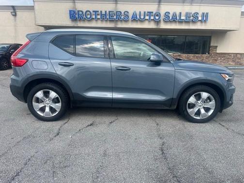 2021 Volvo XC40 T5 Momentum
