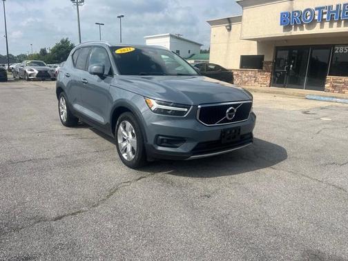 2021 Volvo XC40 T5 Momentum