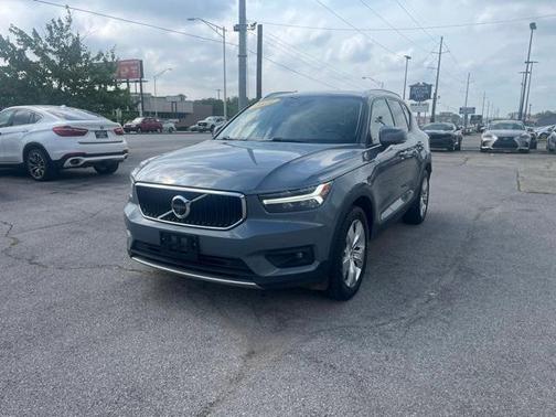2021 Volvo XC40 T5 Momentum