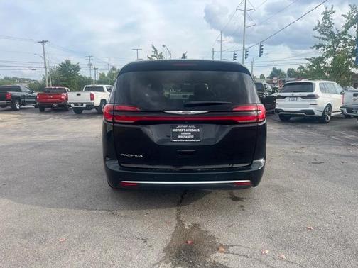 2022 Chrysler Pacifica Touring-L