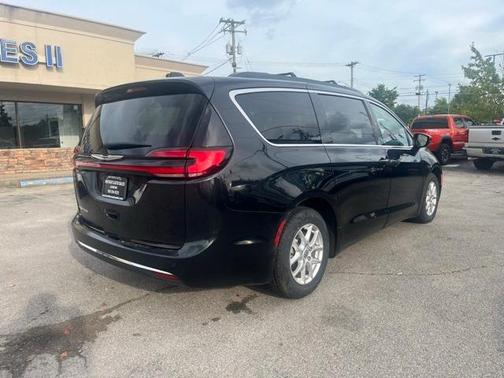 2022 Chrysler Pacifica Touring-L