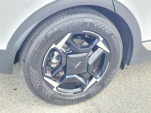 Glacial White Pearl 2026 Kia Sportage EX