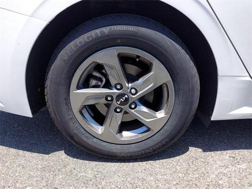 2022 Kia K5 LXS