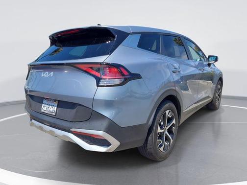 Everlasting Silver 2025 Kia Sportage EX