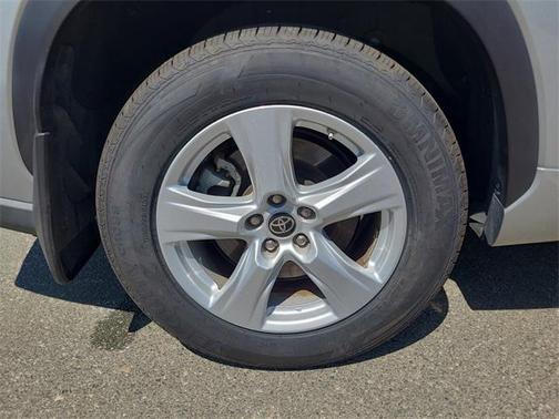 2021 Toyota Highlander LE