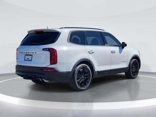 Glacial White Pearl 2022 Kia Telluride SX