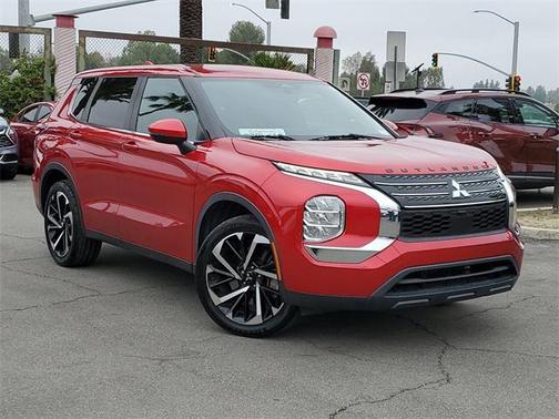 2022 Mitsubishi Outlander ES