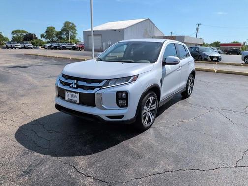 Diamond White 2026 Mitsubishi Outlander Sport SE