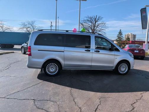 2017 Mercedes-Benz Metris Base
