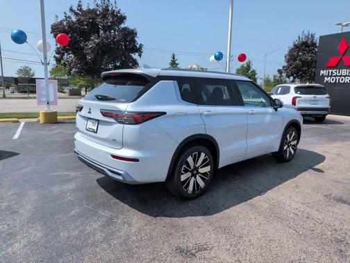Diamond White 2026 Mitsubishi Outlander SEL S-AWC