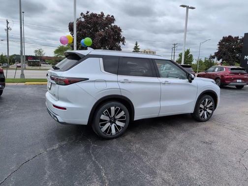 Diamond White 2026 Mitsubishi Outlander SEL S-AWC