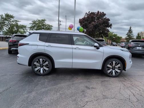 Diamond White 2026 Mitsubishi Outlander SEL S-AWC