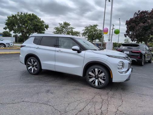 Diamond White 2026 Mitsubishi Outlander SEL S-AWC