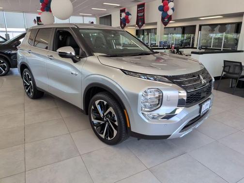 Alloy Silver Metallic 2025 Mitsubishi Outlander SE S-AWC