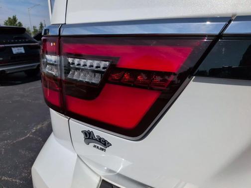 Aspen White TriCoat Pearl 2022 Nissan Armada SL 4WD
