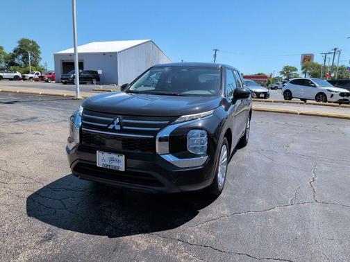 Black Pearl 2026 Mitsubishi Outlander ES S-AWC