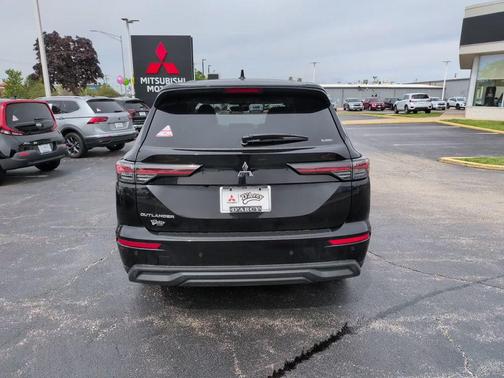 Black Pearl 2026 Mitsubishi Outlander ES S-AWC