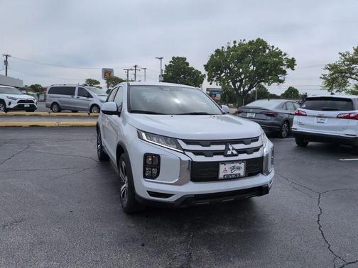 Diamond White 2026 Mitsubishi Outlander Sport 2.0 ES