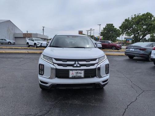 Diamond White 2026 Mitsubishi Outlander Sport 2.0 ES