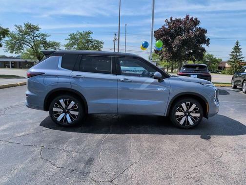 Moonstone 2026 Mitsubishi Outlander PHEV SEL
