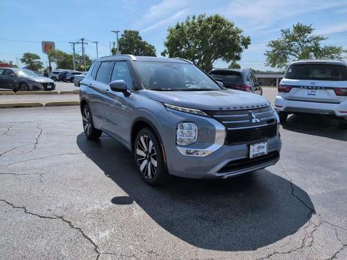 Moonstone 2026 Mitsubishi Outlander PHEV SEL