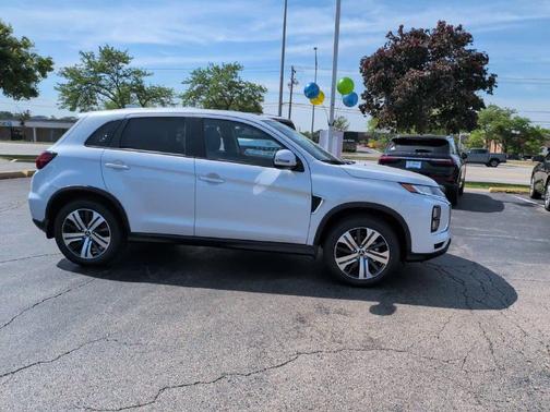 Diamond White 2026 Mitsubishi Outlander Sport SE