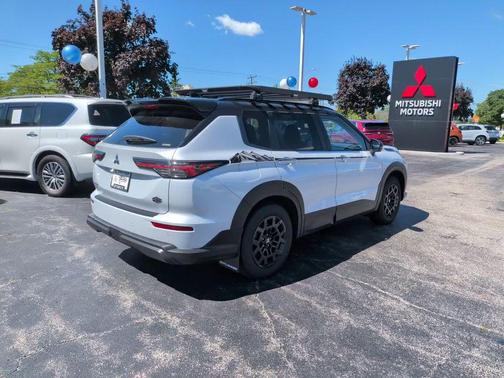 Diamond White 2026 Mitsubishi Outlander Trail Edition S-AWC