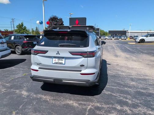 Diamond White 2026 Mitsubishi Outlander Trail Edition S-AWC