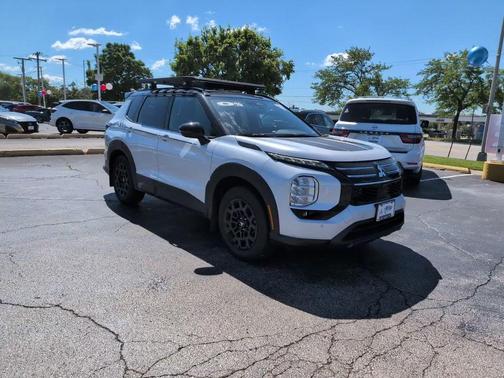 Diamond White 2026 Mitsubishi Outlander Trail Edition S-AWC