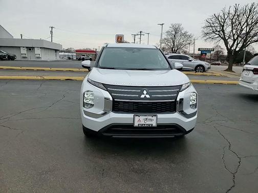 2026 Mitsubishi Outlander ES 2.5 S-AWC