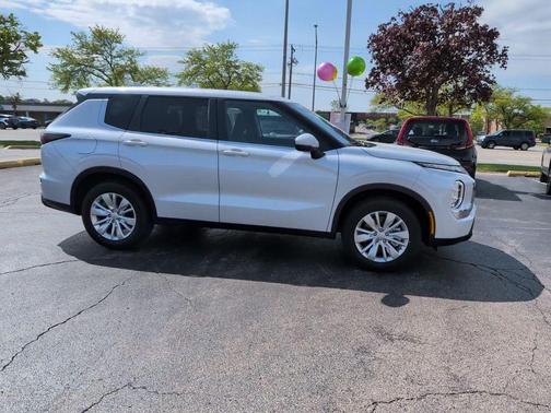 Diamond White 2026 Mitsubishi Outlander ES 2.5 S-AWC