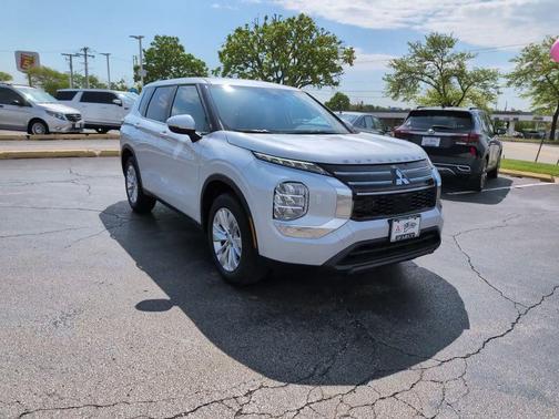 Diamond White 2026 Mitsubishi Outlander ES 2.5 S-AWC