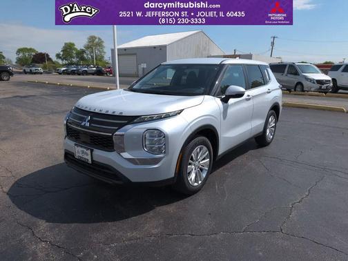 Diamond White 2026 Mitsubishi Outlander ES 2.5 S-AWC
