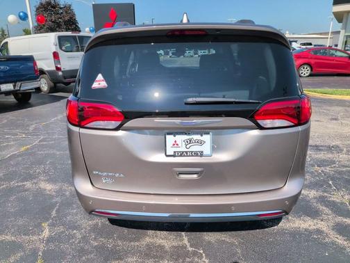 Gold 2018 Chrysler Pacifica Touring-L