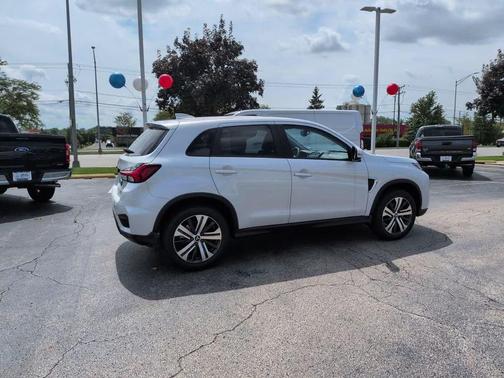 Diamond White 2027 Mitsubishi Outlander Sport SE