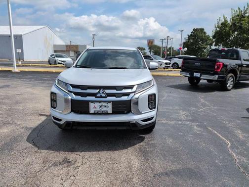 Diamond White 2027 Mitsubishi Outlander Sport SE
