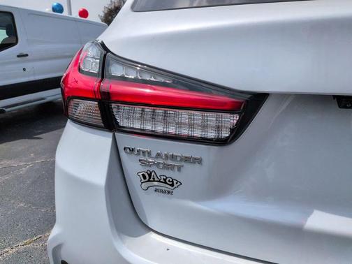 Diamond White 2027 Mitsubishi Outlander Sport SE