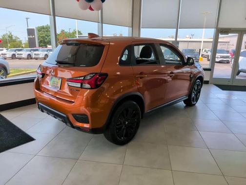 Sunshine Orange Metallic 2026 Mitsubishi Outlander Sport 2.0 LE