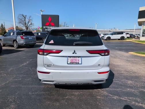 White Diamond 2023 Mitsubishi Outlander SE 2.5 2WD