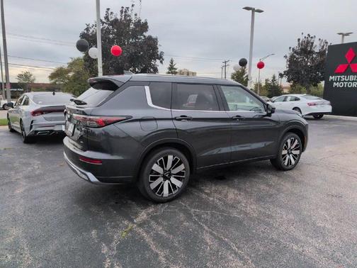 Graphite Gray 2026 Mitsubishi Outlander SEL S-AWC